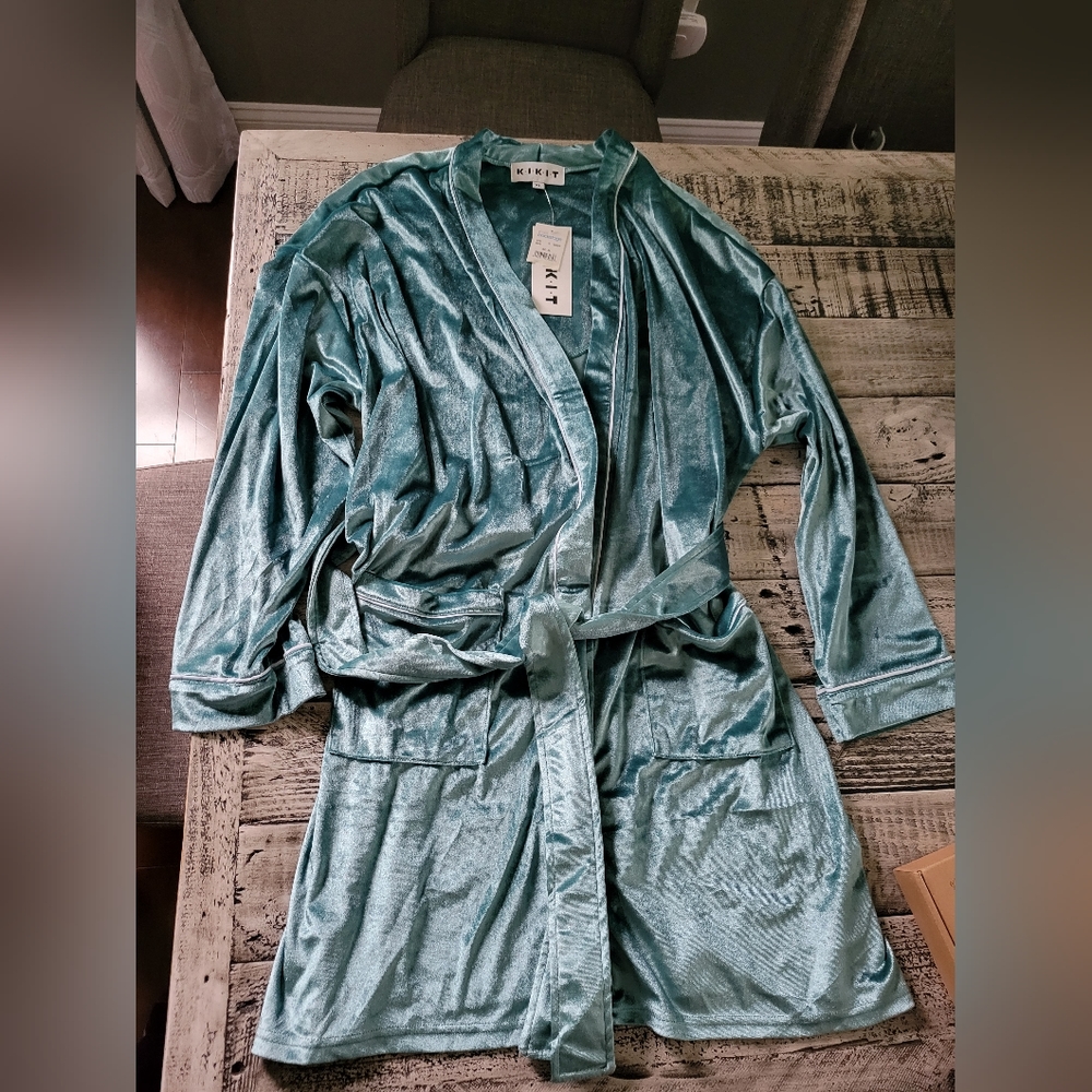 K.I.K.I.T Velvet Robe - Picture 2 of 2